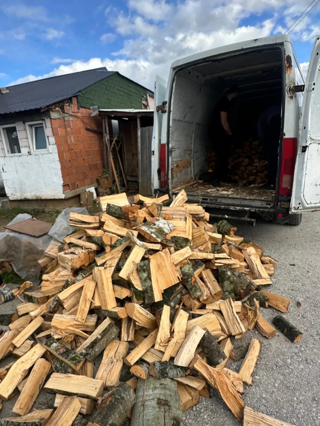 Volonteri dostavljaju pomoć